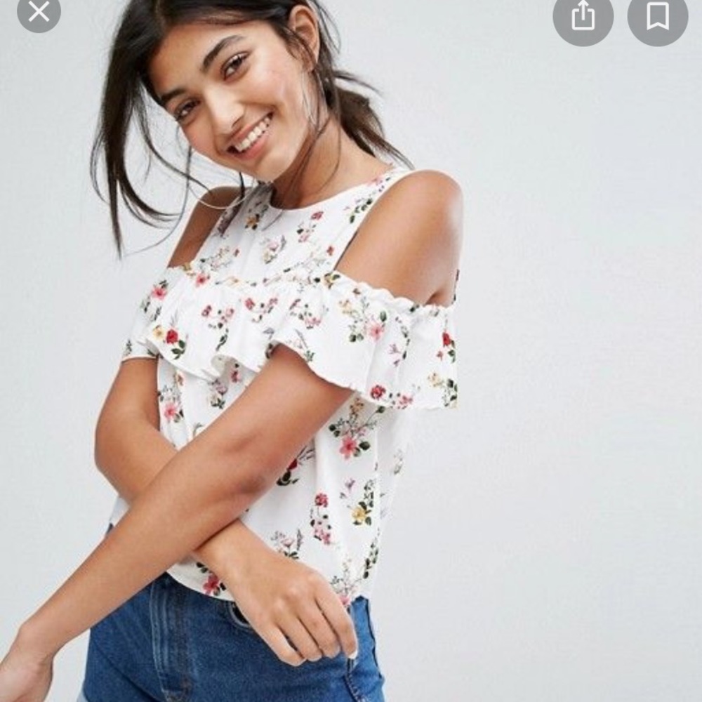 [bershka] floral print cold shoulder top